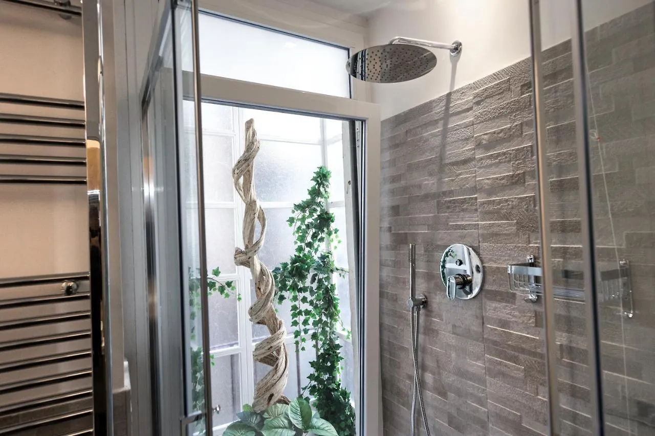Barcaccia Luxury Suites Rome 2*,