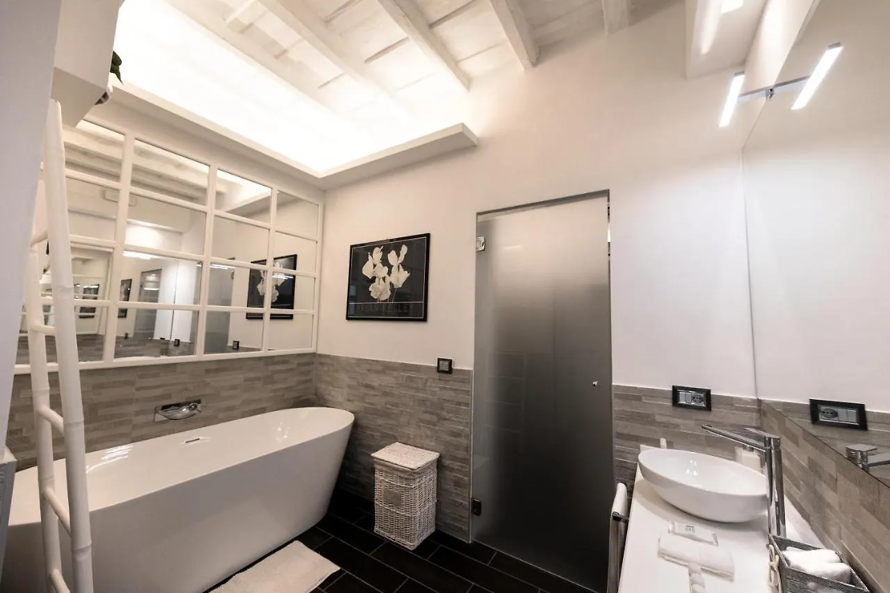 Barcaccia Luxury Suites Rome 2*,