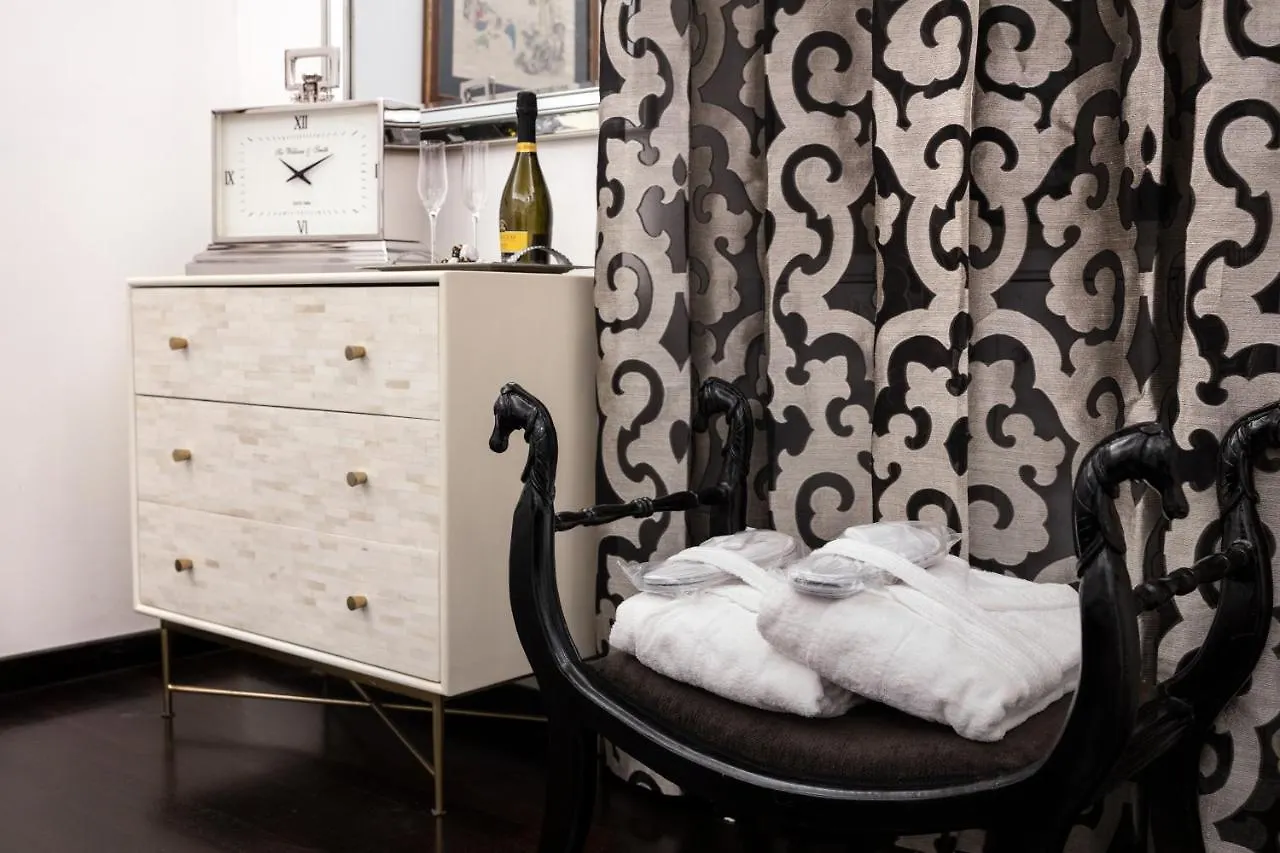 Barcaccia Luxury Suites Rome Guest house